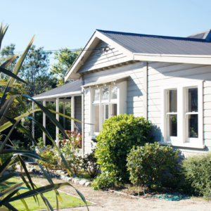 white house bungalow in new zealand